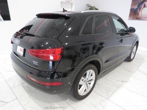 Used 2018 Audi Q3 2.0T Premium w/ Convenience Package AWD/4WD image 5