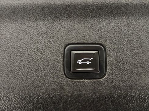 Used 2021 Chevrolet Suburban RST image 24