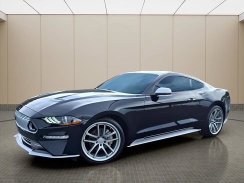 Used 2022 Ford Mustang Coupe image 2