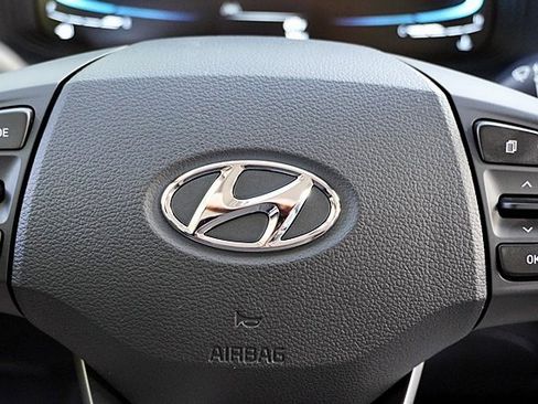 New 2025 Hyundai Venue Limited image 40