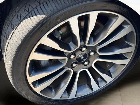 Used 2019 Lincoln Continental Reserve FWD image 32