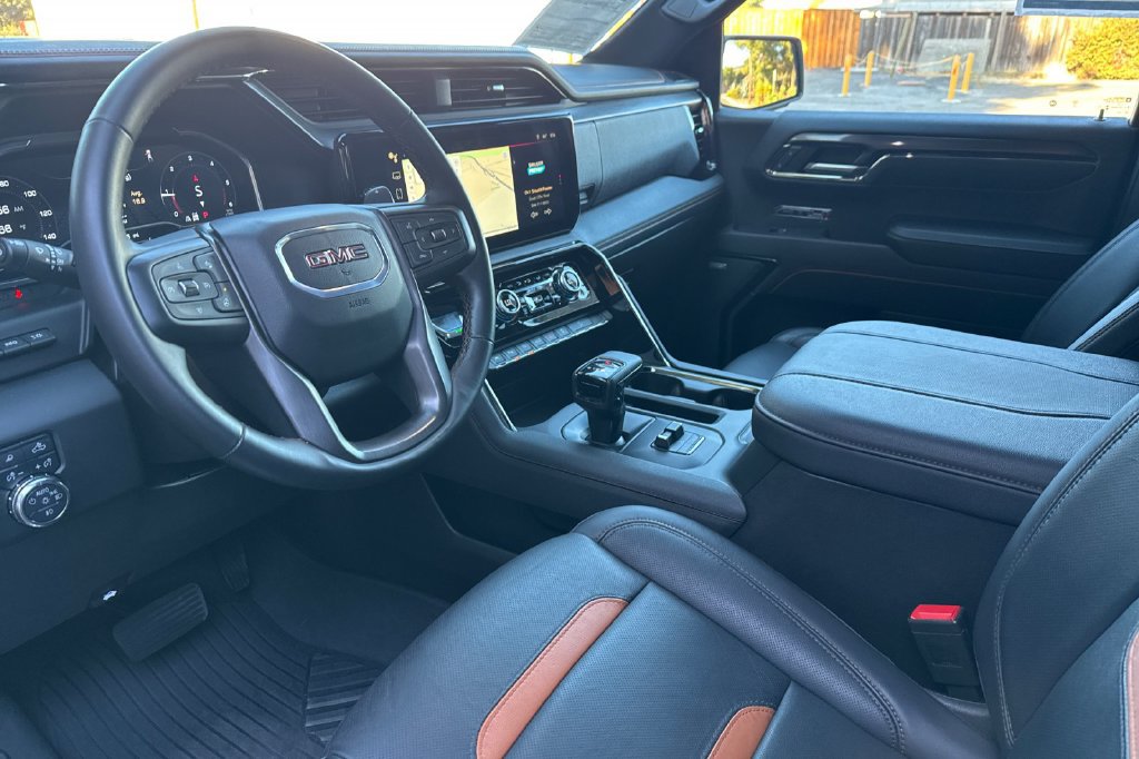 Used 2024 GMC Sierra 1500 AT4 w/ Technology Package AWD/4WD image 10