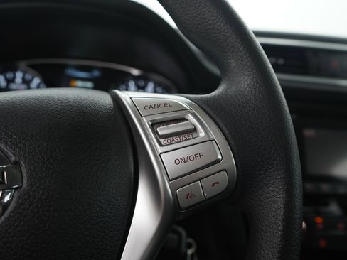 Used 2014 Nissan Rogue S FWD image 24