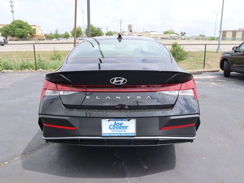New 2026 Hyundai Elantra SEL Sport Premium FWD image 18