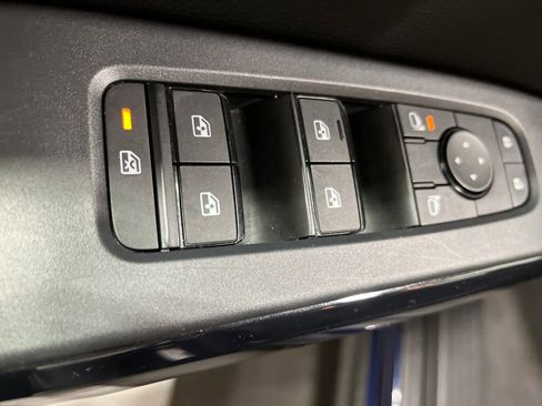 Used 2025 Nissan Pathfinder SV image 14