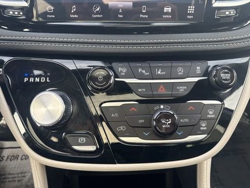 Used 2024 Chrysler Pacifica Limited image 31