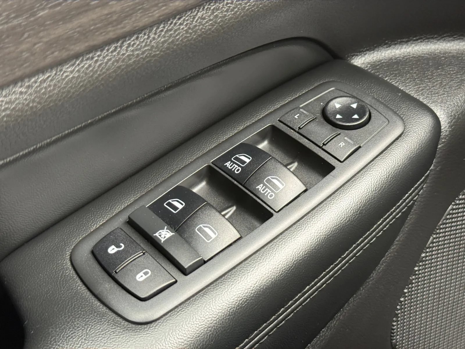 Used 2018 Jeep Grand Cherokee Altitude AWD/4WD image 40
