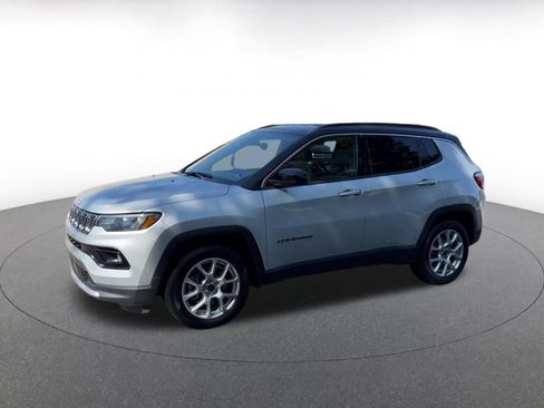 Used 2025 Jeep Compass Limited AWD/4WD image 8