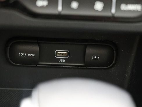 Used 2020 Kia Niro Touring image 25