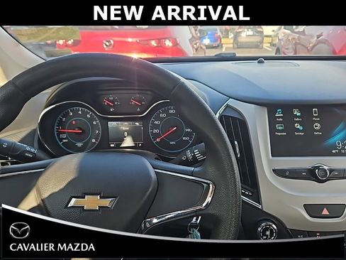Used 2018 Chevrolet Cruze LS image 27