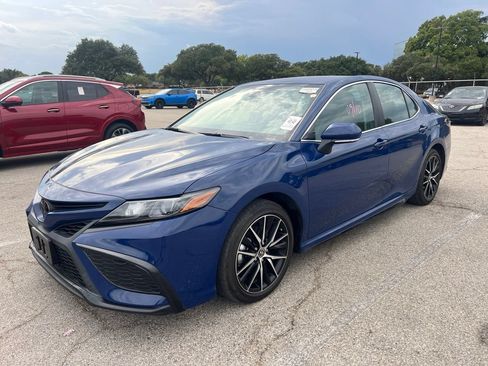 Used 2024 Toyota Camry SE w/ Convenience Package FWD image 1