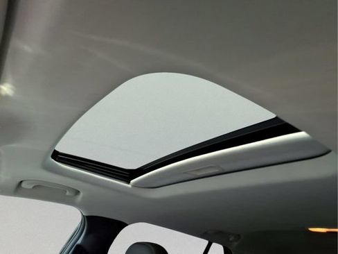 Used 2025 Chevrolet Trax ACTIV w/ Sunroof Package FWD image 18