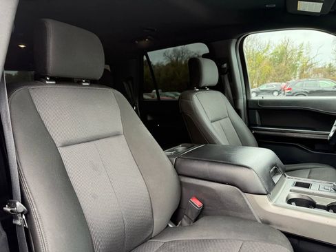 Used 2018 Ford Expedition XLT image 29