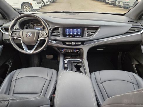 Used 2024 Buick Enclave Essence image 27