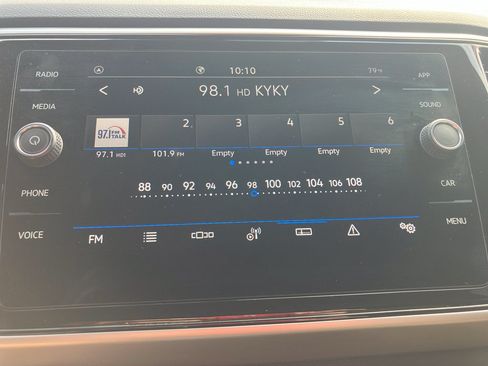 Used 2022 Volkswagen Atlas Cross Sport SE FWD image 14