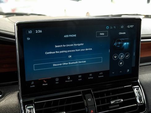 Used 2022 Lincoln Navigator Reserve AWD/4WD image 32