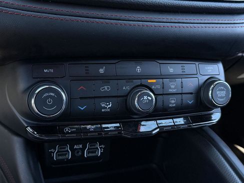 Used 2023 Dodge Durango GT AWD/4WD image 15