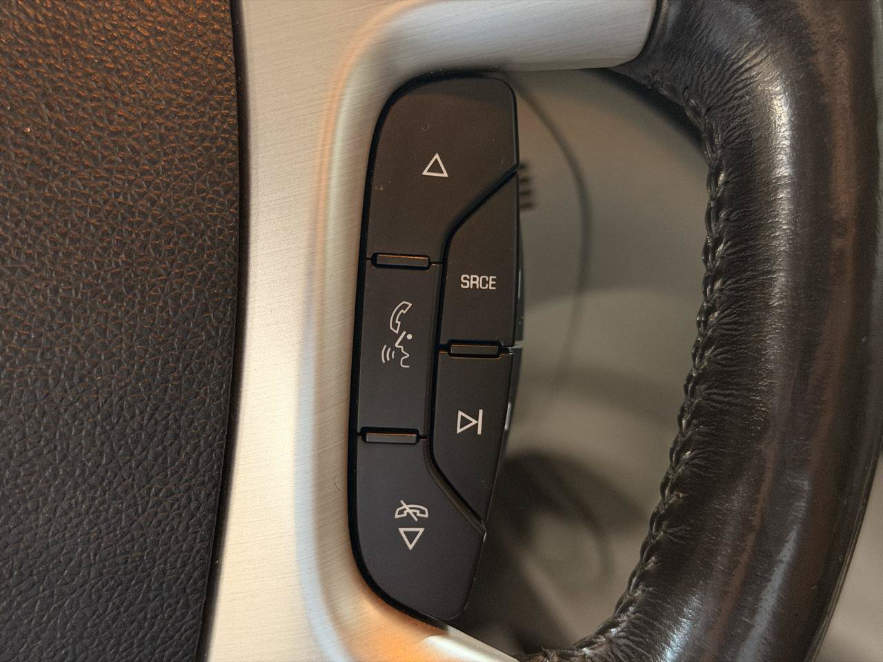 Used 2010 GMC Acadia SLE FWD image 23