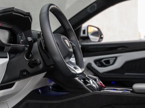 Used 2023 Lamborghini Urus S AWD/4WD image 19