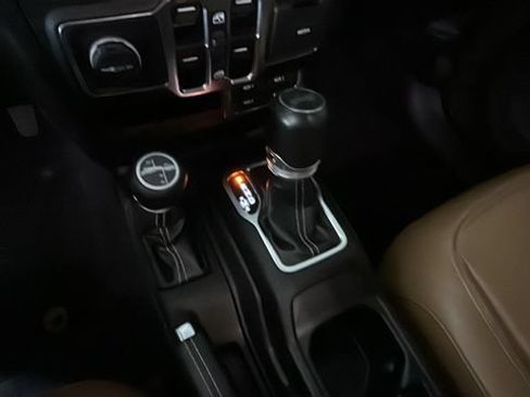 Used 2023 Jeep Wrangler Unlimited Sahara w/ Cold Weather Group AWD/4WD image 21