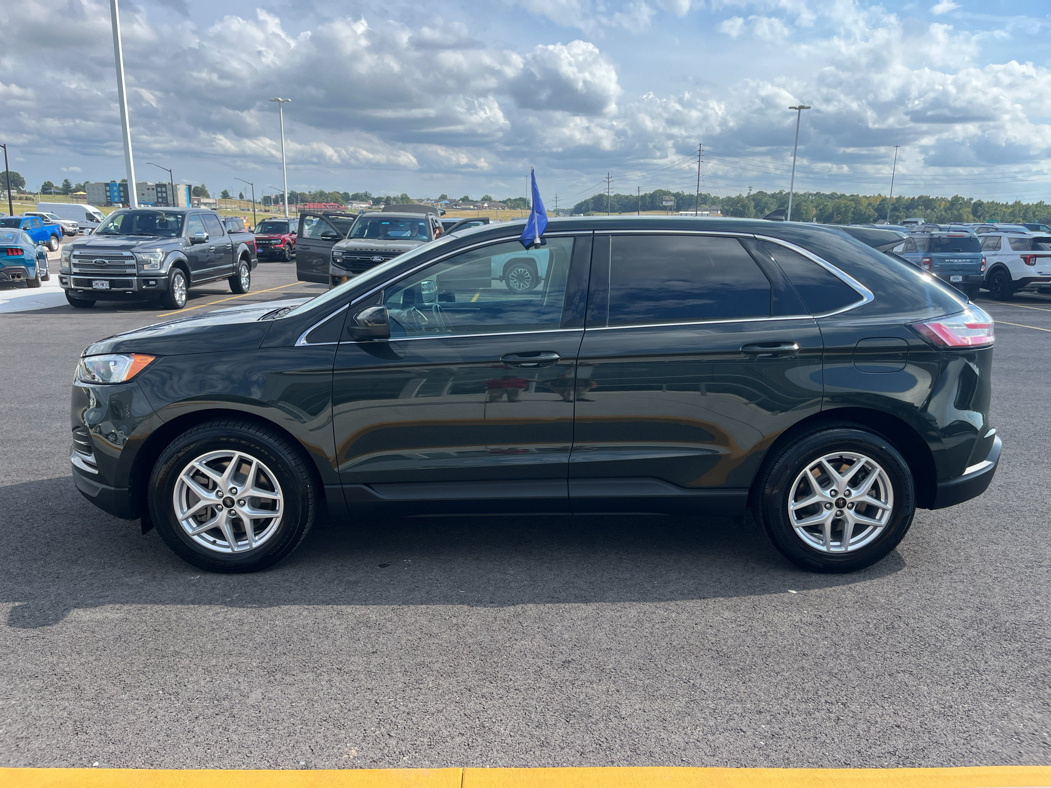 Used 2024 Ford Edge SEL AWD/4WD image 8
