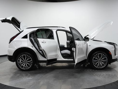Used 2024 Cadillac XT4 Sport image 10