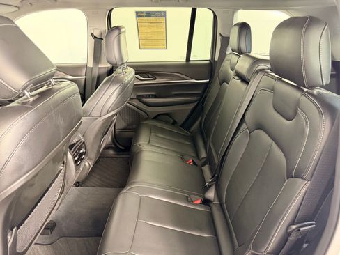 Used 2023 Jeep Grand Cherokee Limited AWD/4WD image 24