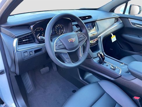 New 2026 Cadillac XT5 Luxury image 9
