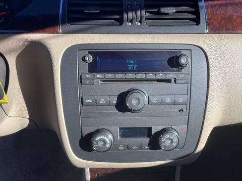 Used 2011 Buick Lucerne CXL image 16