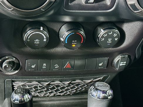 Used 2018 Jeep Wrangler Unlimited Sport S AWD/4WD image 22