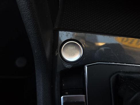 Used 2019 Volkswagen Tiguan S image 27