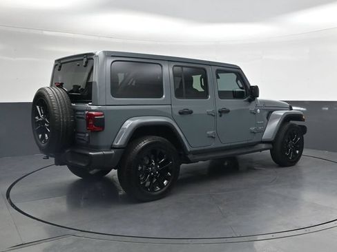 Used 2024 Jeep Wrangler Unlimited Sahara w/ Technology Group AWD/4WD image 4