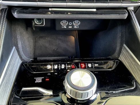 Used 2024 Jeep Wagoneer L Series II w/ Flexible Seating Group AWD/4WD image 15