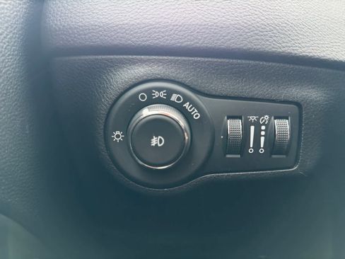 Used 2020 Jeep Compass Limited image 21