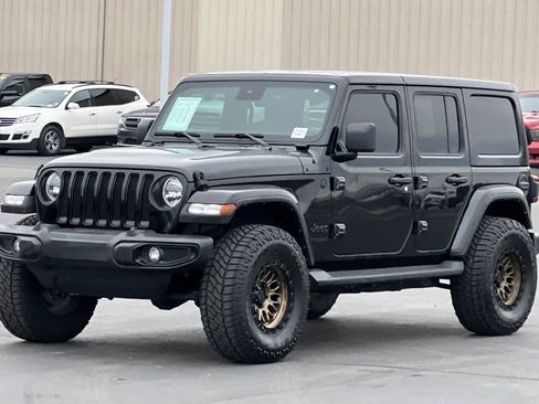 Used 2021 Jeep Wrangler Unlimited Sahara AWD/4WD image 8