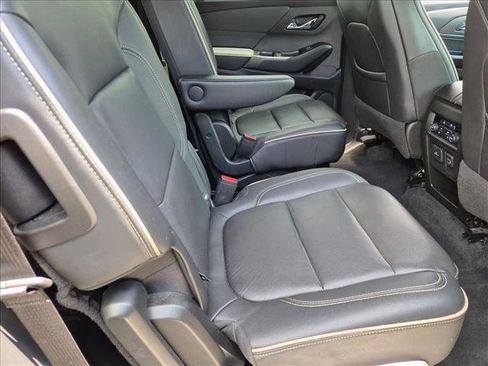 Used 2022 Chevrolet Traverse Premier FWD image 21