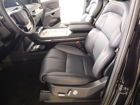 New 2026 Lincoln Navigator Reserve image 11