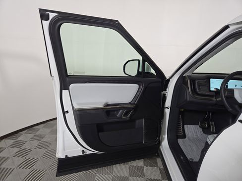 Used 2022 Rivian R1T Adventure image 16