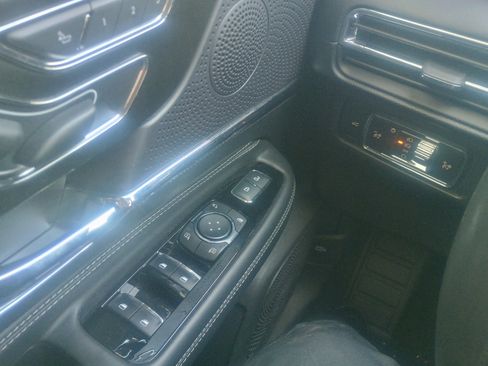 Used 2025 Lincoln Corsair AWD image 20