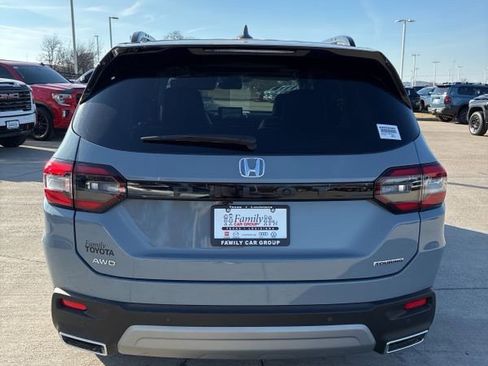 Used 2025 Honda Pilot Touring image 4