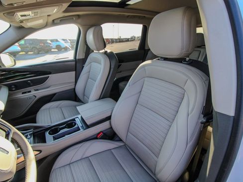 Used 2025 Lincoln Nautilus Reserve AWD/4WD image 16