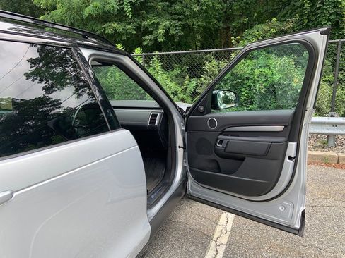 Certified 2023 Land Rover Discovery S R-Dynamic image 17