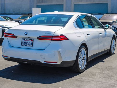 Used 2024 BMW 530i w/ Convenience Package RWD image 9