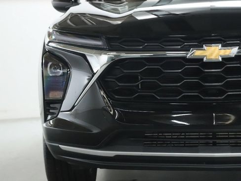 Used 2025 Chevrolet Trax LT w/ Driver Confidence Package FWD image 6