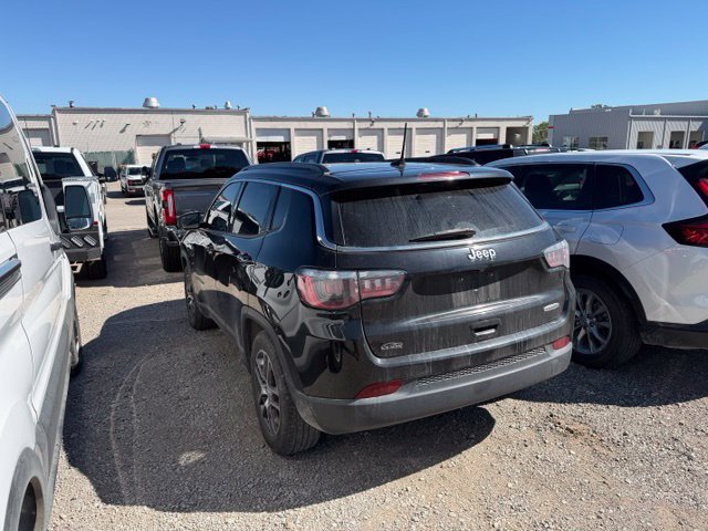 Used 2019 Jeep Compass Latitude FWD image 4