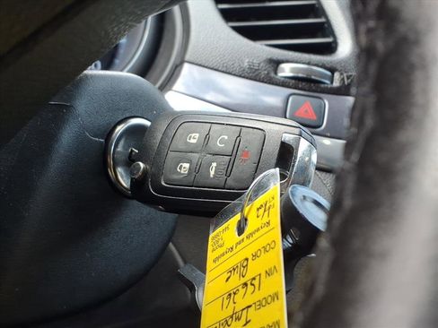 Used 2016 Chevrolet Impala LT w/ Convenience Package image 16