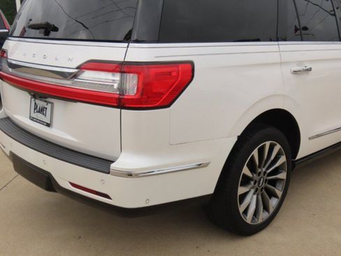 Used 2019 Lincoln Navigator Select w/ Technology Package RWD image 10