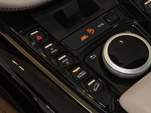 Used 2023 Aston Martin DBX AWD/4WD image 38