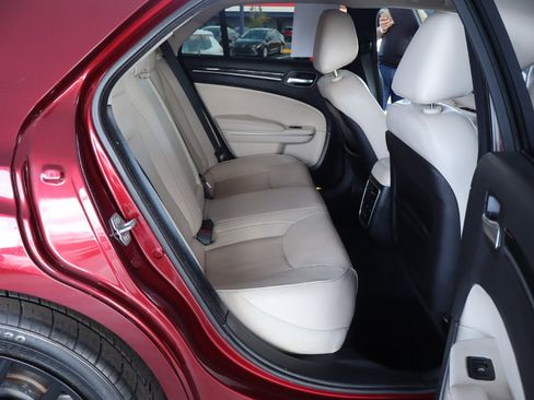 Used 2017 Chrysler 300 C w/ Light Group image 32