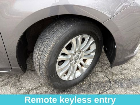 Used 2011 Toyota Sienna XLE image 32